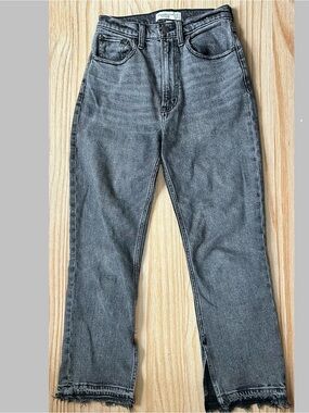Abercrombie & Fitch (26/2 Short) Ankle Straight Ultra High Rise Curve Love Jeans